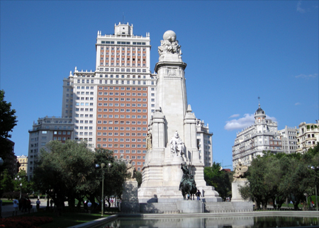 Santander recibe una oferta de 260 millones por el Edificio España de Madrid